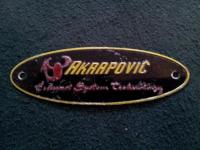 Наклейка на трубу Akrapovic металлическая